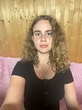 nemesidaM online show from September 9, 2025, 1:43 pm