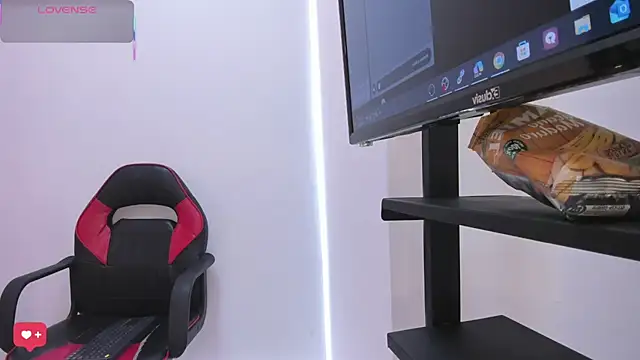 Bonniie 22 online show from March 12, 2025, 7:28 pm