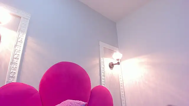 Bonniie 22 online show from October 15, 2025, 1:33 pm