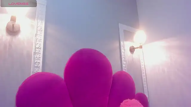 Bonniie 22 online show from December 4, 2025, 2:04 pm