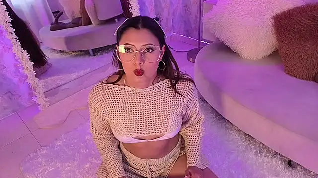 Snapshot of madisonjones- chatting on November 26, 2025, 7:04 pm madisonjones- online show from November 26, 2025, 7:04 pm