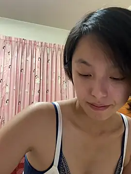 ladypaggy online show from April 19, 2026, 3:22 pm