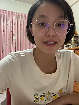 ladypaggy online show from April 20, 2026, 3:37 pm