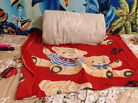 ChocolateClit online show from October 8, 2025, 4:37 pm