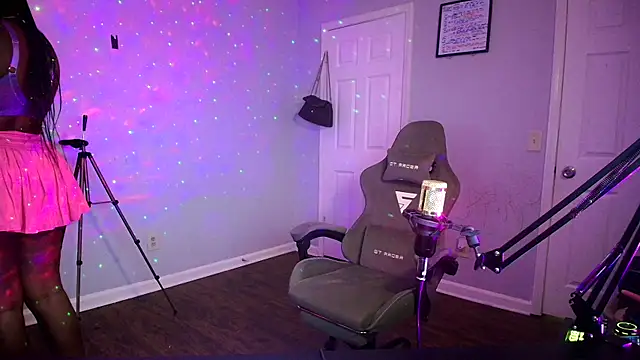 lovelyenigma365 online show from April 5, 2026, 12:41 am