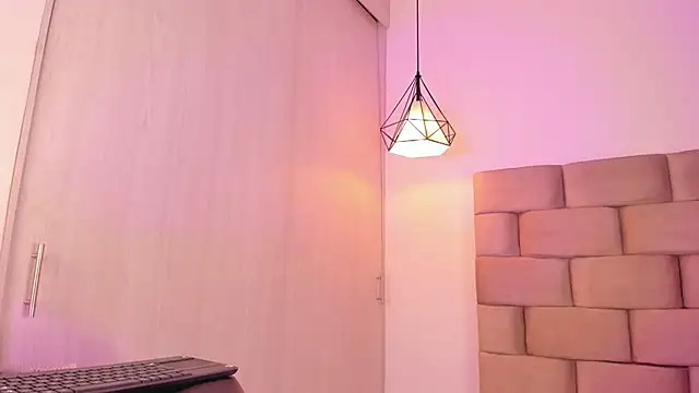 valeria monsalve online show from March 19, 2025, 5:52 am