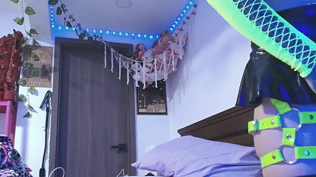 Snapshot of _mollycrystal chatting on February 16, 2026, 3:57 am mollycrystal online show from February 16, 2026, 3:57 am