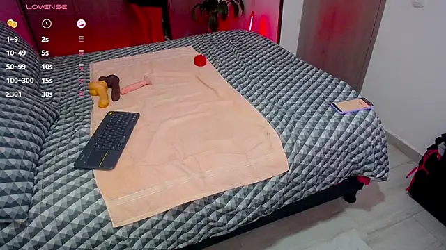 CarolinneFiotti online show from September 15, 2025, 1:55 pm