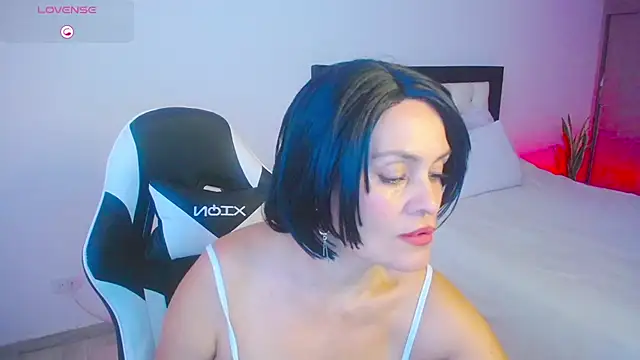 CarolinneFiotti online show from October 18, 2025, 3:02 pm