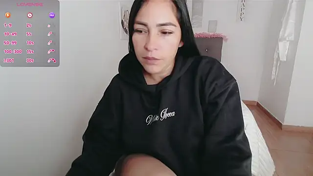 luna lgomez  online show from October 15, 2025, 12:05 pm