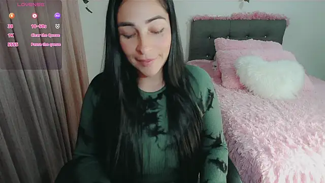 luna lgomez  online show from October 28, 2025, 1:42 am