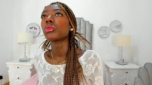 SamantaMarquez online show from October 2, 2025, 8:05 pm