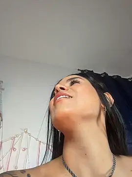 HotAlana  online show from April 20, 2026, 3:37 pm