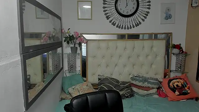 heiker  online show from October 18, 2025, 2:36 am