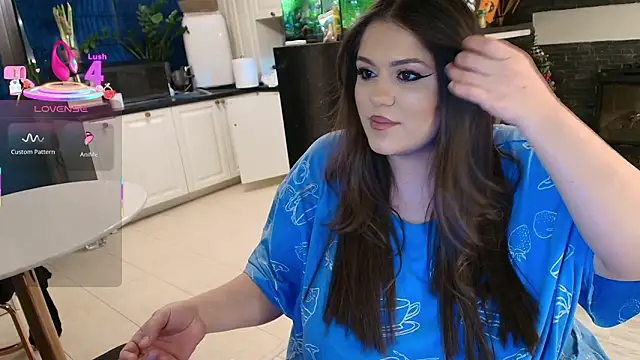 Layla- online show from March 1, 2026, 9:50 pm