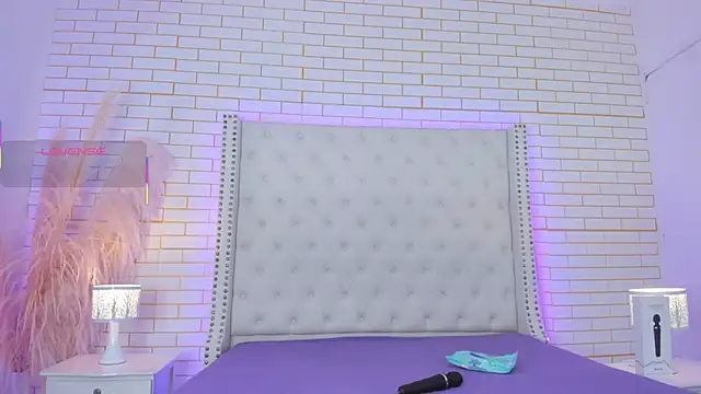 Emilly wilson  online show from October 9, 2025, 11:30 am