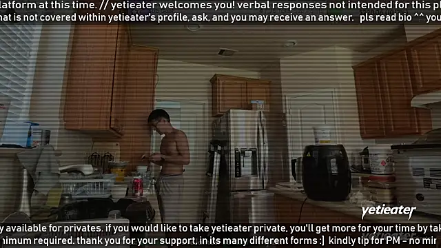 Snapshot of yetieater chatting on June 8, 2026, 4:07 pm yetieater online show from June 8, 2026, 4:07 pm