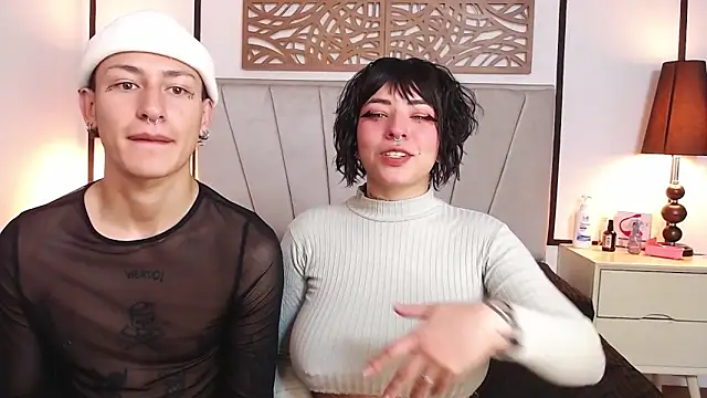 Aria and orien online show from March 9, 2025, 10:52 am