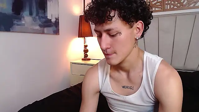 Aria and orien online show from March 13, 2025, 5:07 pm