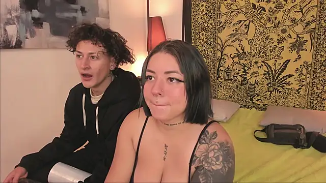 Aria and orien online show from November 8, 2025, 11:10 am