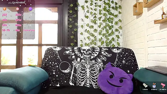 LiraSonnett online show from September 24, 2025, 9:18 pm