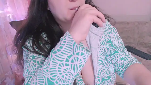 SoftLia online show from March 2, 2025, 10:38 pm