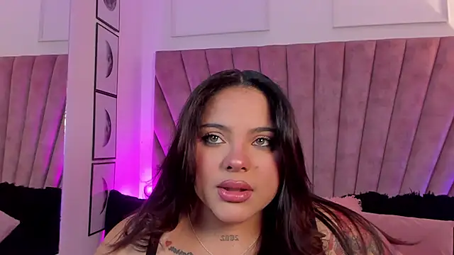 LunaSotto online show from October 15, 2025, 7:47 pm