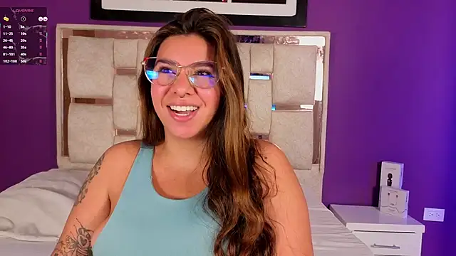 Snapshot of emilyy_cooperr chatting on May 4, 2026, 12:12 pm emilyy cooperr online show from May 4, 2026, 12:12 pm