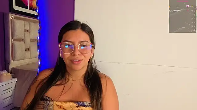 Snapshot of emilyy_cooperr chatting on June 1, 2026, 12:18 pm emilyy cooperr online show from June 1, 2026, 12:18 pm