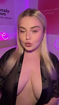 Snapshot of April_Vancee chatting on June 9, 2026, 4:40 pm April Vancee online show from June 9, 2026, 4:40 pm