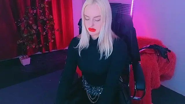 Snapshot of Miss_Alice_Silver chatting on May 3, 2026, 7:20 pm Miss Alice Silver online show from May 3, 2026, 7:20 pm