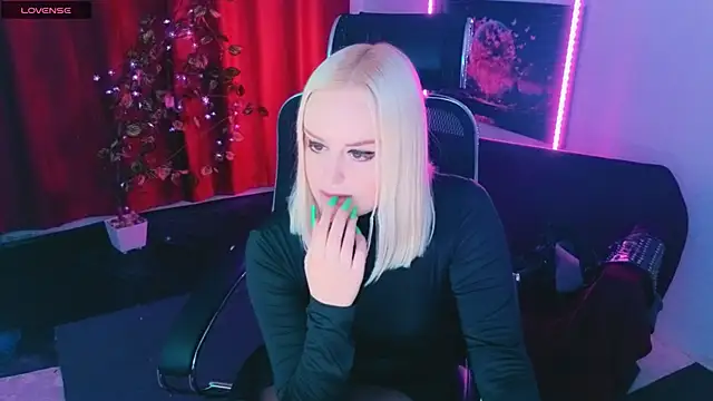 Snapshot of Miss_Alice_Silver chatting on June 22, 2026, 5:10 pm Miss Alice Silver online show from June 22, 2026, 5:10 pm