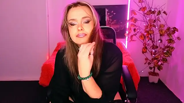 AnielaFox online show from November 7, 2025, 8:14 am