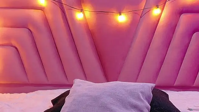 playfulcurvy online show from October 5, 2025, 7:45 pm