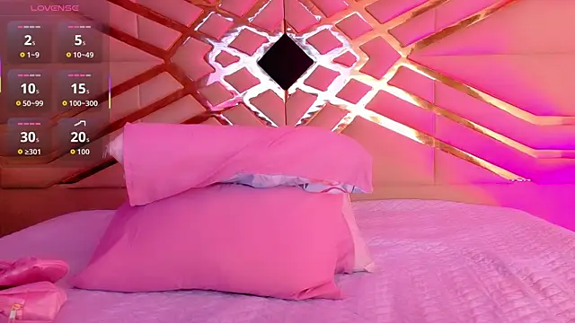 playfulcurvy online show from November 7, 2025, 7:47 pm