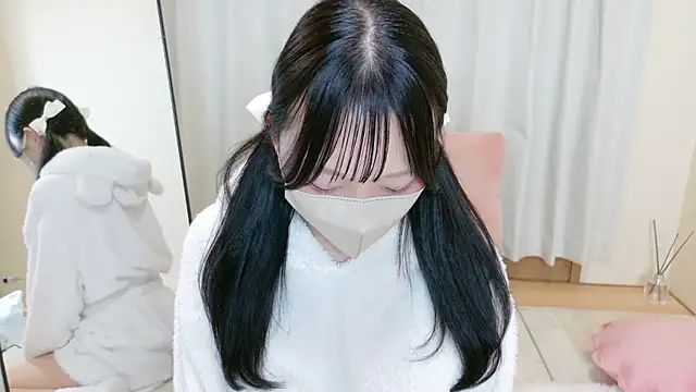 mami-pokoch online show from November 13, 2025, 8:08 pm