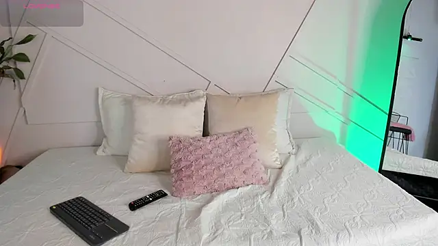 alanarouge online show from December 5, 2025, 11:52 am