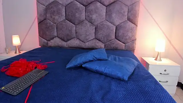 aurora collinss  online show from March 20, 2025, 12:43 pm