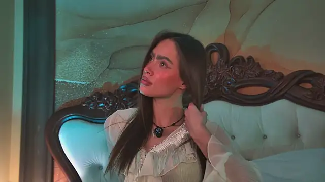 Amanda River online show from April 18, 2026, 11:27 pm