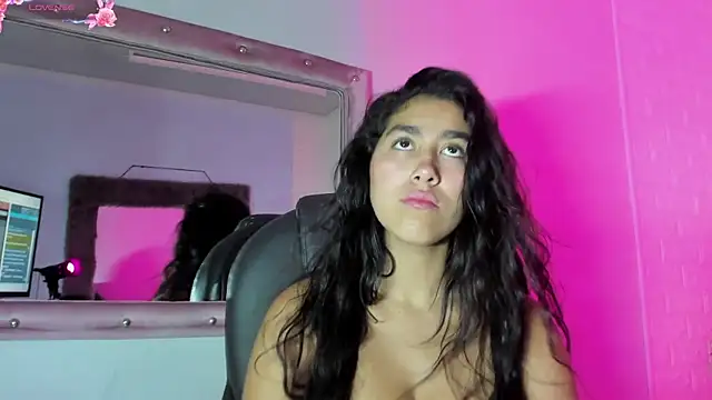 Mia Montess online show from February 4, 2026, 8:47 pm