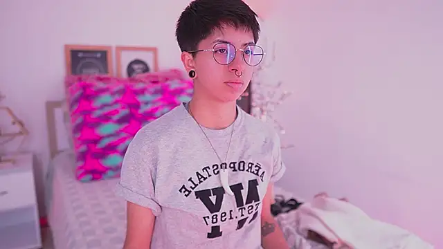 tommy blue online show from September 11, 2025, 1:28 am