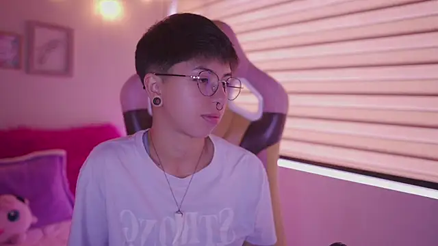 tommy blue online show from April 21, 2026, 12:33 pm