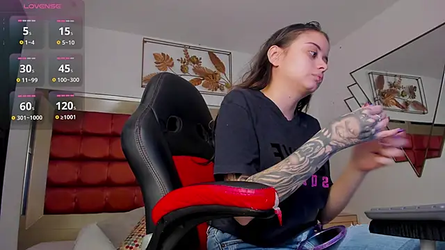 SaskiaGrendel online show from April 22, 2026, 12:02 am