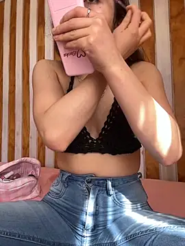 floooohv online show from October 7, 2025, 6:27 pm