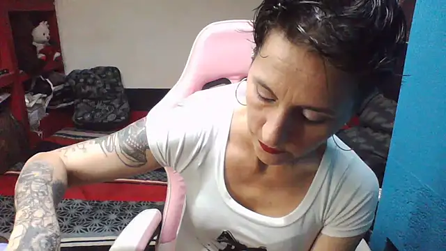 gatitahot-silvy online show from July 29, 2026, 7:23 pm