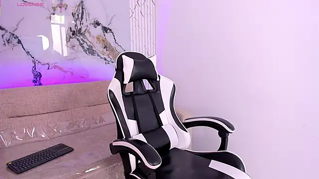 LexiAndDeker online show from October 2, 2025, 5:20 pm