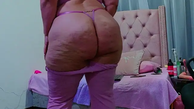 scarlettbooty online show from September 19, 2025, 1:40 am