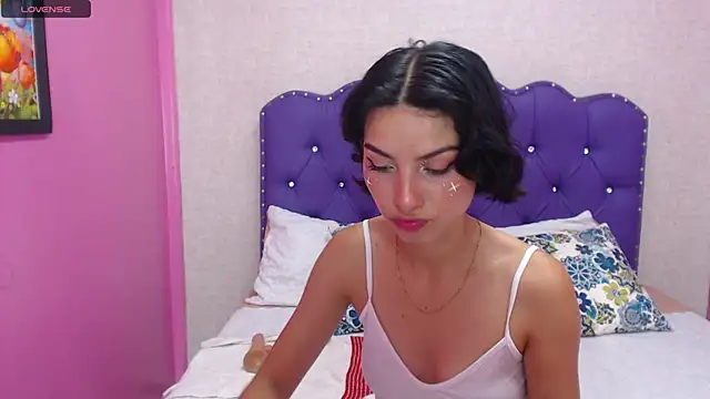 Emilly Copers online show from March 10, 2025, 4:14 pm