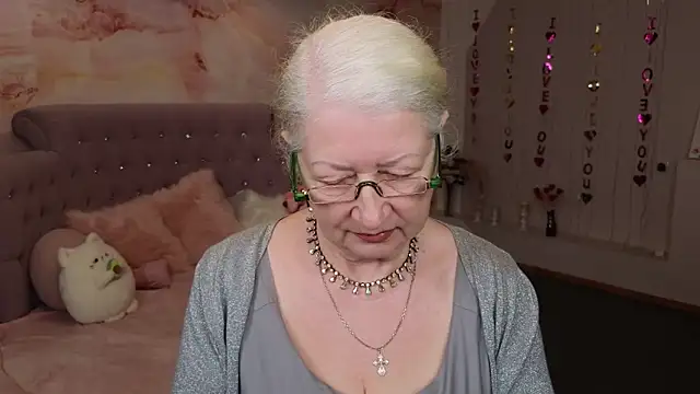 Maya Mayflower online show from March 22, 2025, 9:24 am