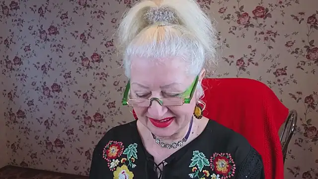 Maya Mayflower online show from November 30, 2025, 5:00 am